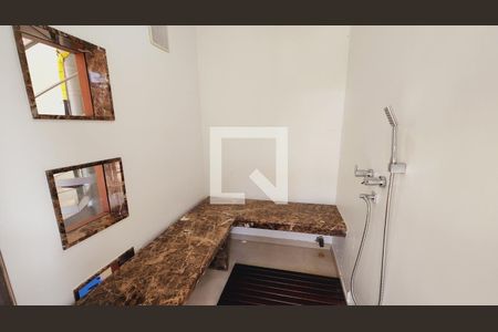 Casa de condomínio à venda com 538m², 5 quartos e 3 vagas Casa de condomínio à venda com 538m², 5 quartos e 3 vagasÁrea externa