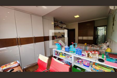 Casa de condomínio à venda com 538m², 5 quartos e 3 vagas Casa de condomínio à venda com 538m², 5 quartos e 3 vagasSuíte 2