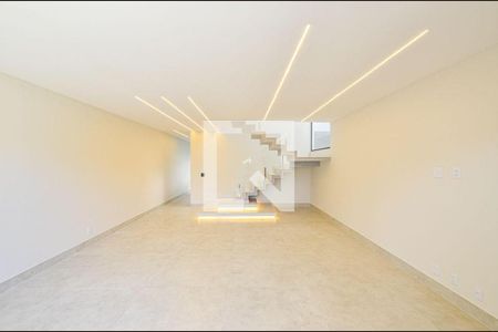 Casa à venda com 3 quartos, 223m² em Itaipu, Niterói