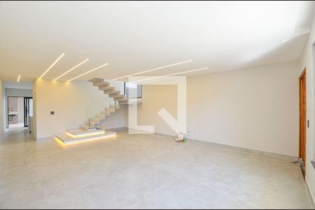 Casa à venda com 3 quartos, 187m² em Itaipu, Niterói