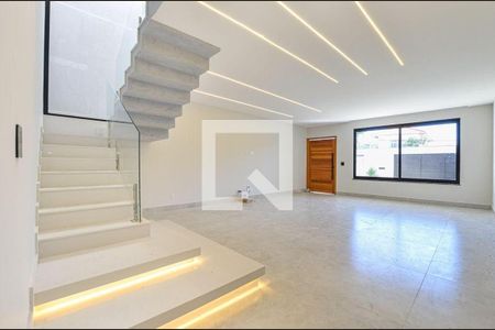 Casa à venda com 3 quartos, 187m² em Itaipu, Niterói