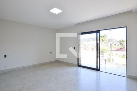 Casa à venda com 3 quartos, 187m² em Itaipu, Niterói