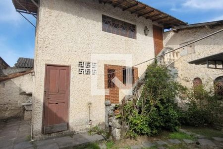 Casa à venda com 223m², 6 quartos e 3 vagas