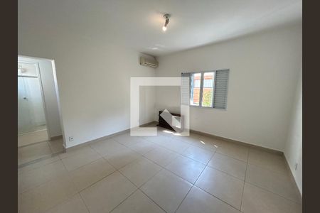 Casa para alugar com 250m², 4 quartos e 5 vagassuite