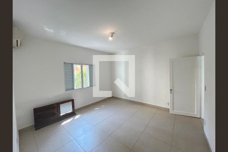 Casa para alugar com 250m², 4 quartos e 5 vagassuite