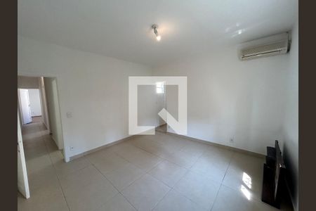 Casa para alugar com 250m², 4 quartos e 5 vagassuite