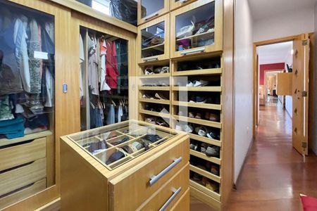 Casa à venda com 312m², 3 quartos e 2 vagasCloset - Suíte 2