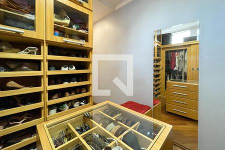 Casa à venda com 312m², 3 quartos e 2 vagasCloset - Suíte 2