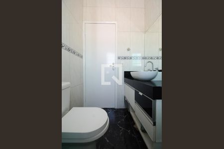 Casa à venda com 210m², 4 quartos e 5 vagasBanheiro da Suíte 1