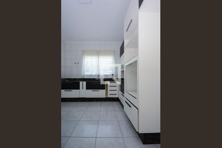 Casa à venda com 210m², 4 quartos e 5 vagasCozinha - Armários