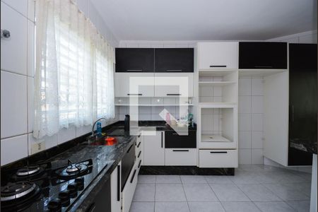 Casa à venda com 210m², 4 quartos e 5 vagasCozinha - Armários