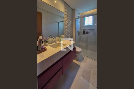 Casa à venda com 587m², 4 quartos e 4 vagas Casa à venda com 587m², 4 quartos e 4 vagasBanheiro