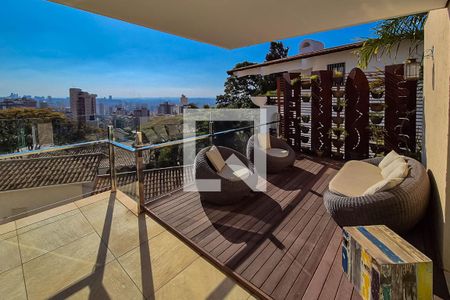 Casa à venda com 587m², 4 quartos e 4 vagas Casa à venda com 587m², 4 quartos e 4 vagasÁrea externa