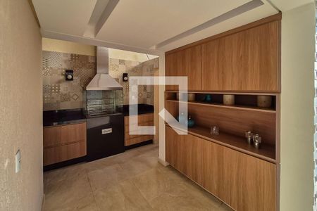 Casa à venda com 587m², 4 quartos e 4 vagas Casa à venda com 587m², 4 quartos e 4 vagasCozinha