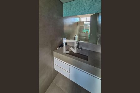 Casa à venda com 587m², 4 quartos e 4 vagas Casa à venda com 587m², 4 quartos e 4 vagasBanheiro