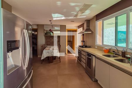 Casa à venda com 587m², 4 quartos e 4 vagas Casa à venda com 587m², 4 quartos e 4 vagasCozinha