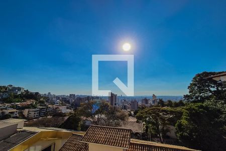 Casa à venda com 587m², 4 quartos e 4 vagas Casa à venda com 587m², 4 quartos e 4 vagasVista
