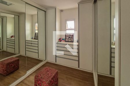 Casa à venda com 587m², 4 quartos e 4 vagas Casa à venda com 587m², 4 quartos e 4 vagasQuarto