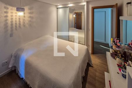 Casa à venda com 587m², 4 quartos e 4 vagas Casa à venda com 587m², 4 quartos e 4 vagasQuarto