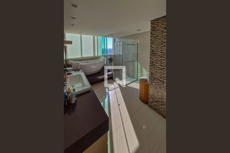 Casa à venda com 587m², 4 quartos e 4 vagas Casa à venda com 587m², 4 quartos e 4 vagasBanheiro
