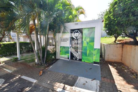 Casa de condomínio à venda com 98m², 3 quartos e 2 vagasMini Mercado