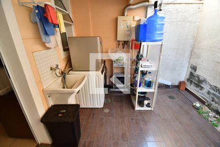 Casa de condomínio à venda com 98m², 3 quartos e 2 vagasÁrea de Serviço