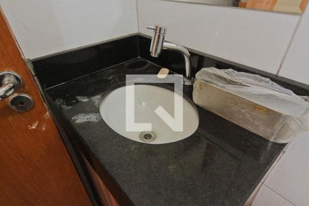 Casa à venda com 400m², 3 quartos e 7 vagasBanheiro - área externa