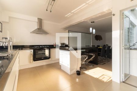 Casa à venda com 300m², 3 quartos e 5 vagas Casa à venda com 300m², 3 quartos e 5 vagasCozinha