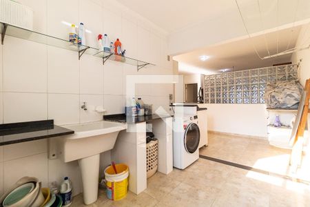 Casa à venda com 300m², 3 quartos e 5 vagas Casa à venda com 300m², 3 quartos e 5 vagasLavanderia