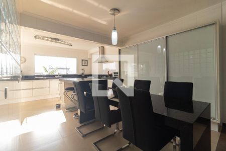 Casa à venda com 300m², 3 quartos e 5 vagas Casa à venda com 300m², 3 quartos e 5 vagasCozinha