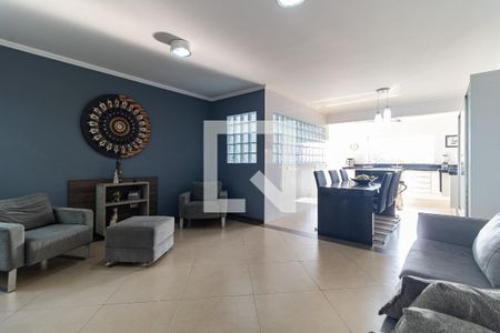 Casa à venda com 300m², 3 quartos e 5 vagas Casa à venda com 300m², 3 quartos e 5 vagasSala de Estar