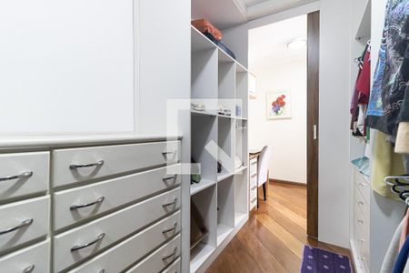 Casa à venda com 300m², 3 quartos e 5 vagas Casa à venda com 300m², 3 quartos e 5 vagasCloset da Suíte 1