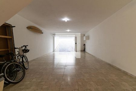 Casa à venda com 300m², 3 quartos e 5 vagas Casa à venda com 300m², 3 quartos e 5 vagasGaragem