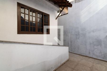 Casa para alugar com 101m², 2 quartos e 2 vagasQuintal