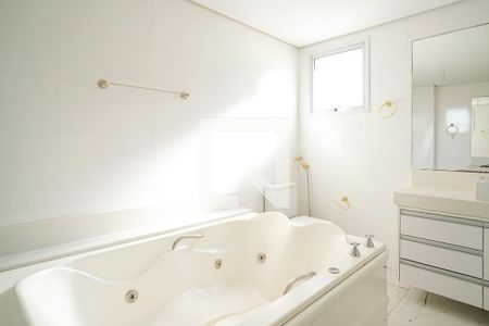 Apartamento à venda com 264m², 4 quartos e 4 vagasBanheiro da suíte 1