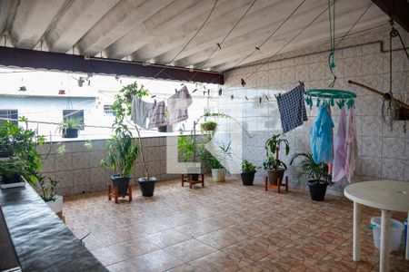 Casa à venda com 213m², 2 quartos e 2 vagas Casa à venda com 213m², 2 quartos e 2 vagasVaranda