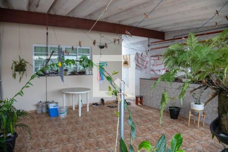 Casa à venda com 213m², 2 quartos e 2 vagas Casa à venda com 213m², 2 quartos e 2 vagasVaranda