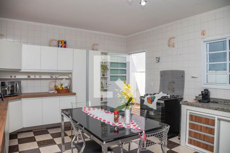 Casa à venda com 213m², 2 quartos e 2 vagas Casa à venda com 213m², 2 quartos e 2 vagasCozinha