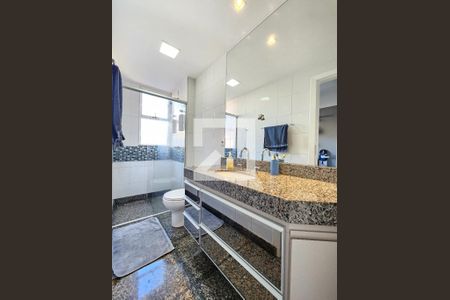 Apartamento à venda com 156m², 4 quartos e 3 vagasBanheiro da Suíte 2