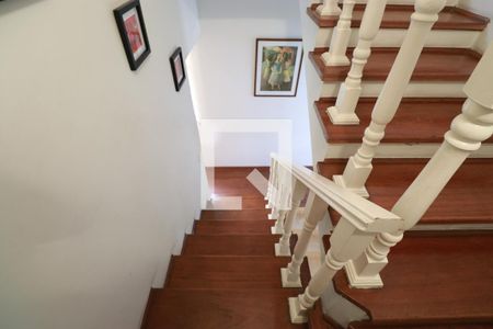Casa à venda com 220m², 4 quartos e 3 vagasEscada