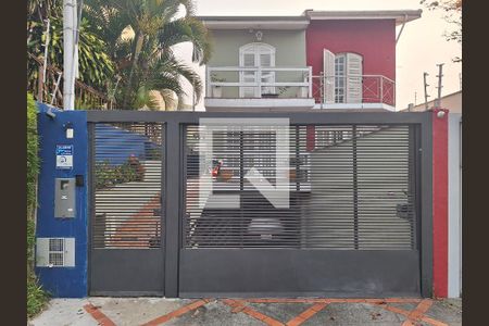 Casa à venda com 220m², 4 quartos e 3 vagasFachada
