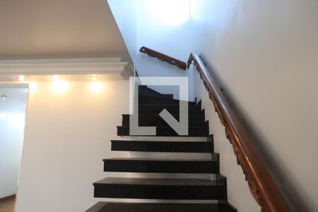 Casa para alugar com 140m², 3 quartos e 3 vagasEscada