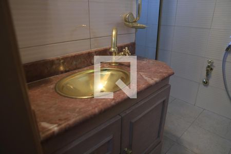 Casa para alugar com 140m², 3 quartos e 3 vagasBanheiro Social