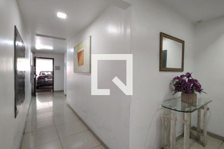 Apartamento à venda com 163m², 4 quartos e 2 vagas Apartamento à venda com 163m², 4 quartos e 2 vagasHall de Entrada