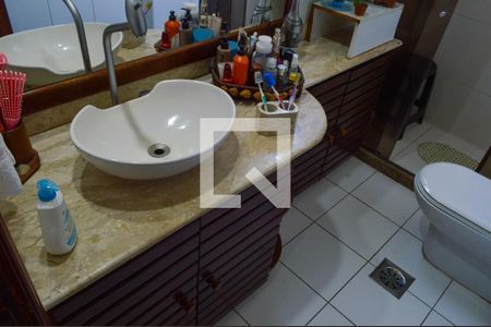 Apartamento à venda com 163m², 4 quartos e 2 vagas Apartamento à venda com 163m², 4 quartos e 2 vagasBanheiro da Suíte
