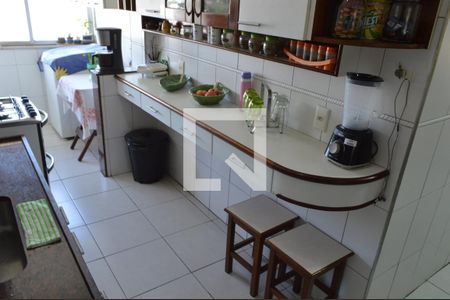 Apartamento à venda com 163m², 4 quartos e 2 vagas Apartamento à venda com 163m², 4 quartos e 2 vagasCozinha