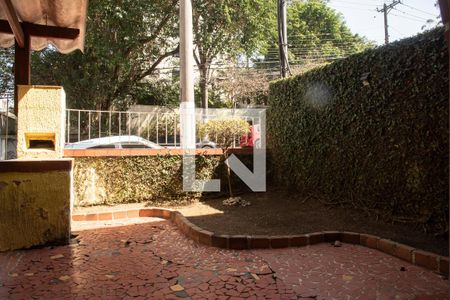 Casa à venda com 180m², 4 quartos e 2 vagasFrente/Jardim