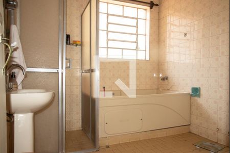 Casa à venda com 180m², 4 quartos e 2 vagasBanheiro