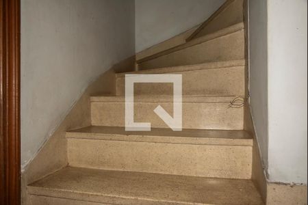 Casa à venda com 180m², 4 quartos e 2 vagasAcesso ao 2° piso