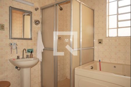 Casa à venda com 180m², 4 quartos e 2 vagasBanheiro